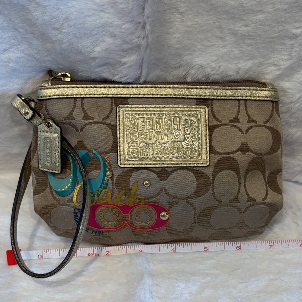 Coach Daisy Pop C Wristlet
